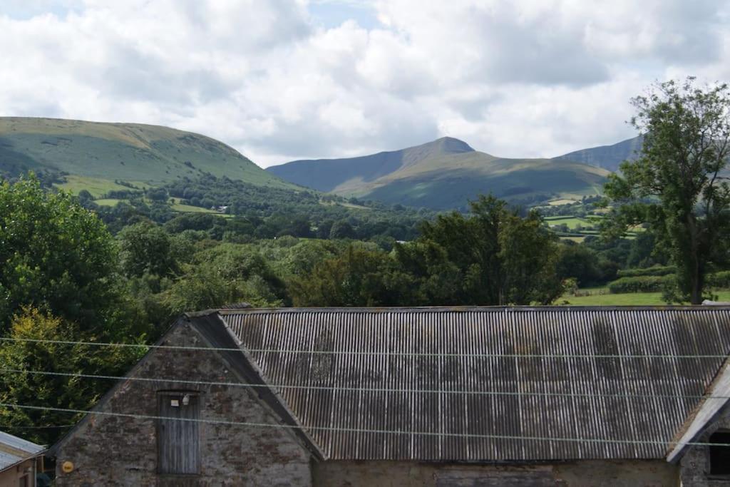 Top Floor At Cantref House Brecon Buitenkant foto